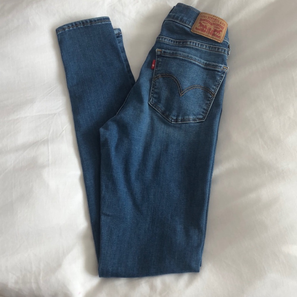 Levi super skinny hug waisted jeans size -26- fits xs